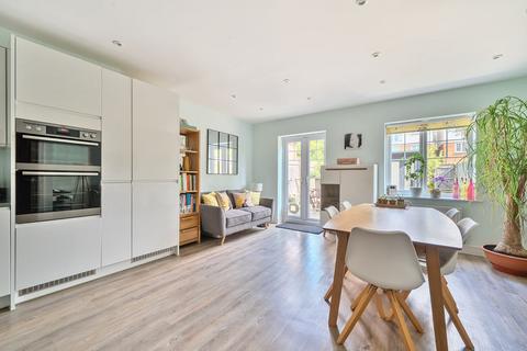 4 bedroom terraced house to rent, Rivermead Walk, Godalming GU7