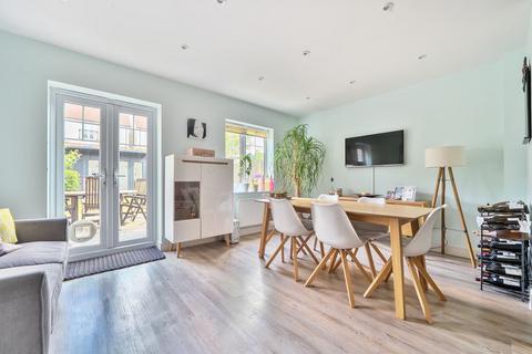 4 bedroom terraced house to rent, Rivermead Walk, Godalming GU7