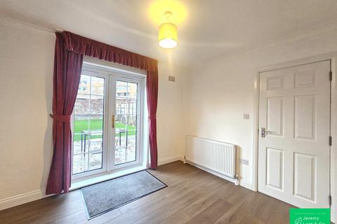 3 bedroom semi-detached house to rent, George Crescent, London, N10