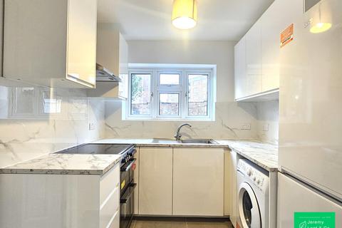 3 bedroom semi-detached house to rent, George Crescent, London, N10