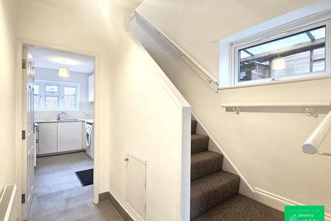 3 bedroom semi-detached house to rent, George Crescent, London, N10