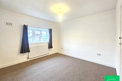 3 bedroom semi-detached house to rent, George Crescent, London, N10