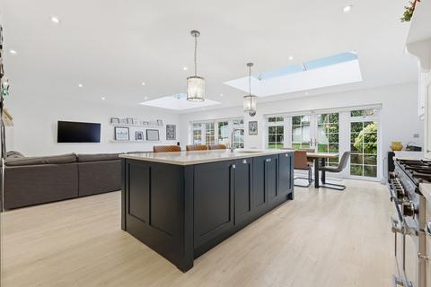 5 bedroom detached house for sale, Holmwood Avenue, Shenfield, Brentwood CM15