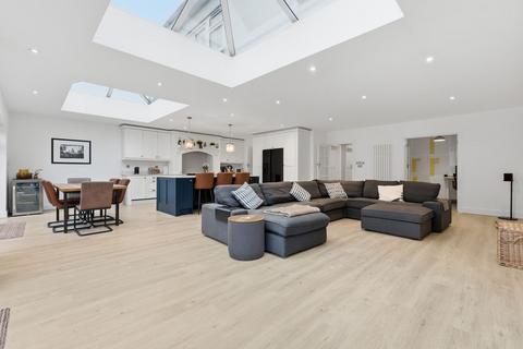 5 bedroom detached house for sale, Holmwood Avenue, Shenfield, Brentwood CM15