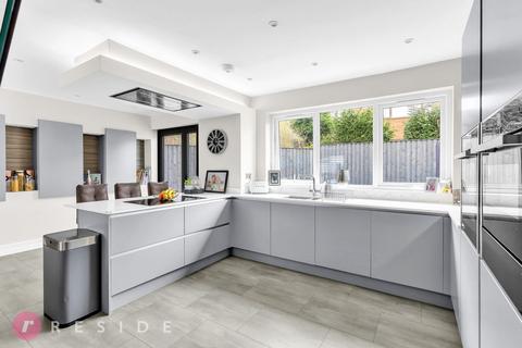 4 bedroom semi-detached house for sale, Links View, Rochdale OL11