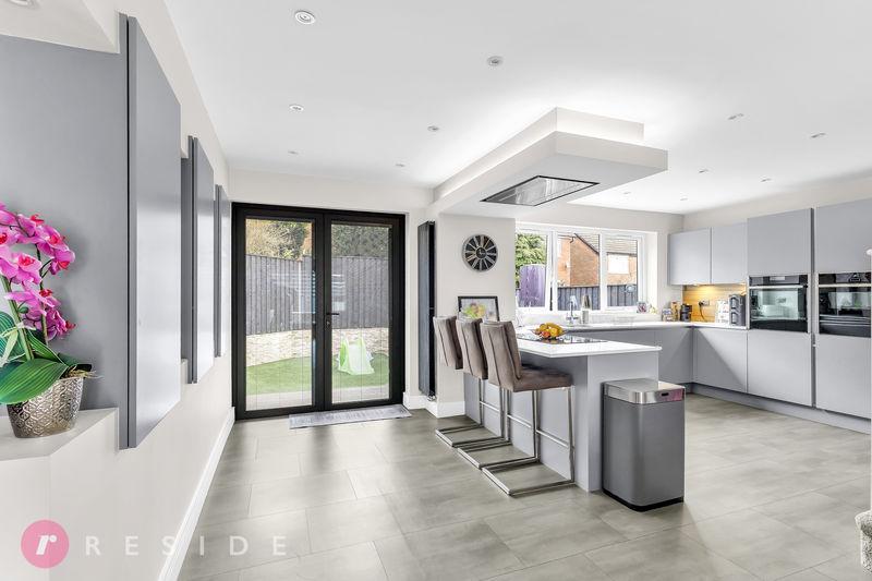 Kitchen & Dining