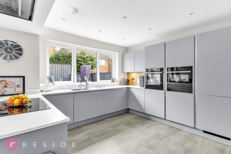 Kitchen & Dining