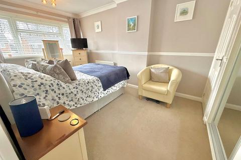 3 bedroom end of terrace house for sale, Cookfield Close, Dunstable