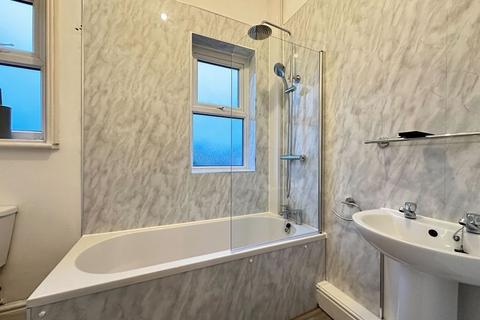 3 bedroom apartment to rent, Stanley Avenue, Southport PR8