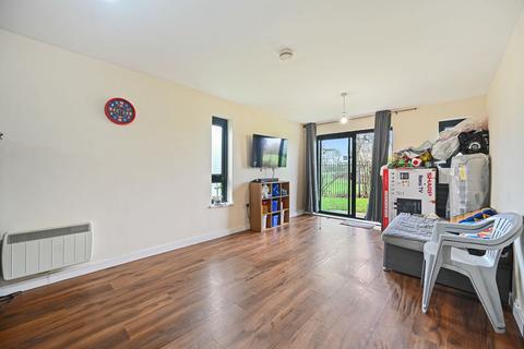 2 bedroom flat for sale, Broadfields, North Harrow