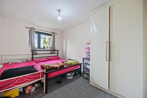 2 bedroom flat for sale, Broadfields, North Harrow
