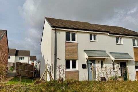 Whimbrel Way, Plymouth Modern Three bedroom home with parking