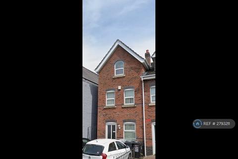 4 bedroom end of terrace house to rent, Chambers Street, Crewe, CW2