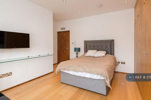Studio to rent, Templars Avenue, London, NW11