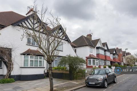 Studio to rent, Templars Avenue, London, NW11