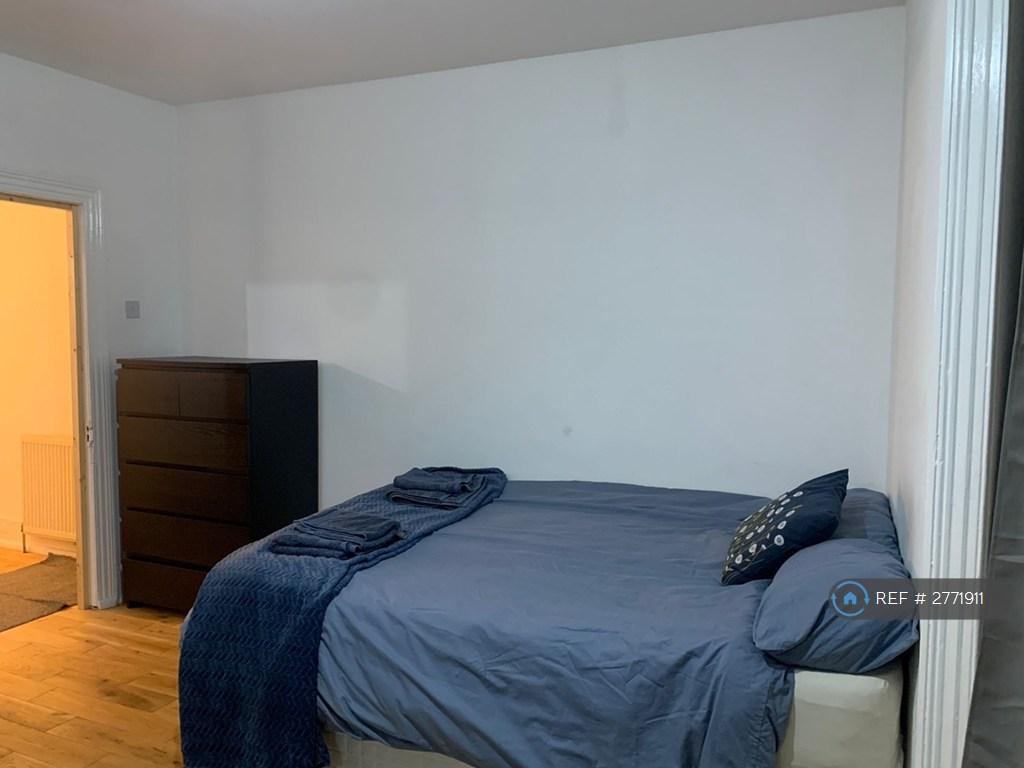 Lovely Big Room