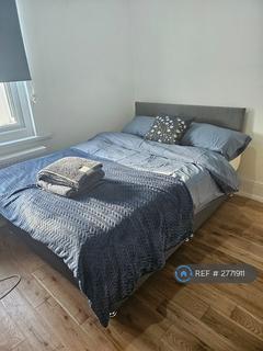 1 bedroom in a house share to rent, Winchester Road, London, N9