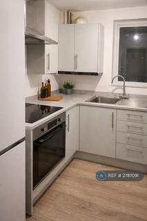 1 bedroom in a flat share to rent, Burnham, Slough, SL1