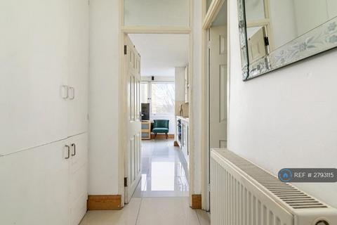 Studio to rent, Ingrave Street, Clapham Junction, SW11