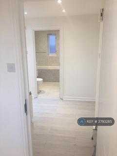 3 bedroom flat to rent, Juniper Court, Romford, RM6