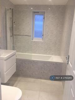 3 bedroom flat to rent, Juniper Court, Romford, RM6