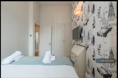 2 bedroom flat to rent, Marine Parade, Brighton, BN2