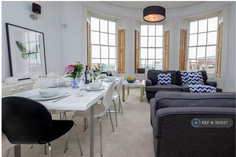 2 bedroom flat to rent, Marine Parade, Brighton, BN2