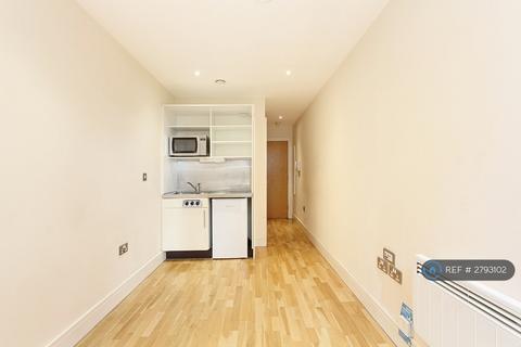 Studio to rent, Great Suffolk Street, London, SE1