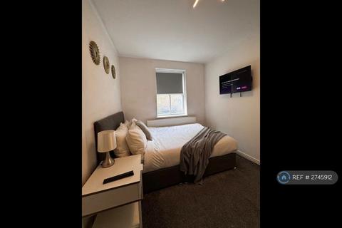 1 bedroom in a house share to rent, Castle Road, Northolt, UB5
