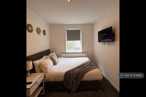 1 bedroom in a house share to rent, Castle Road, Northolt, UB5
