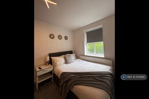 1 bedroom in a house share to rent, Castle Road, Northolt, UB5