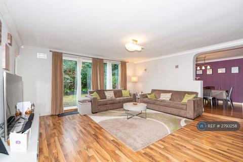 undefined, Thornbury Avenue, Isleworth, TW7
