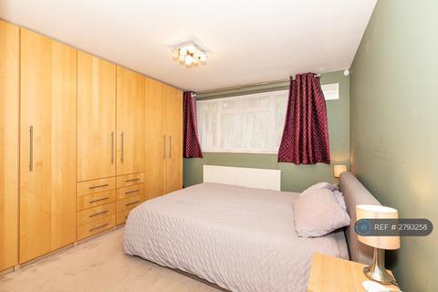 undefined, Thornbury Avenue, Isleworth, TW7