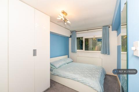 undefined, Thornbury Avenue, Isleworth, TW7