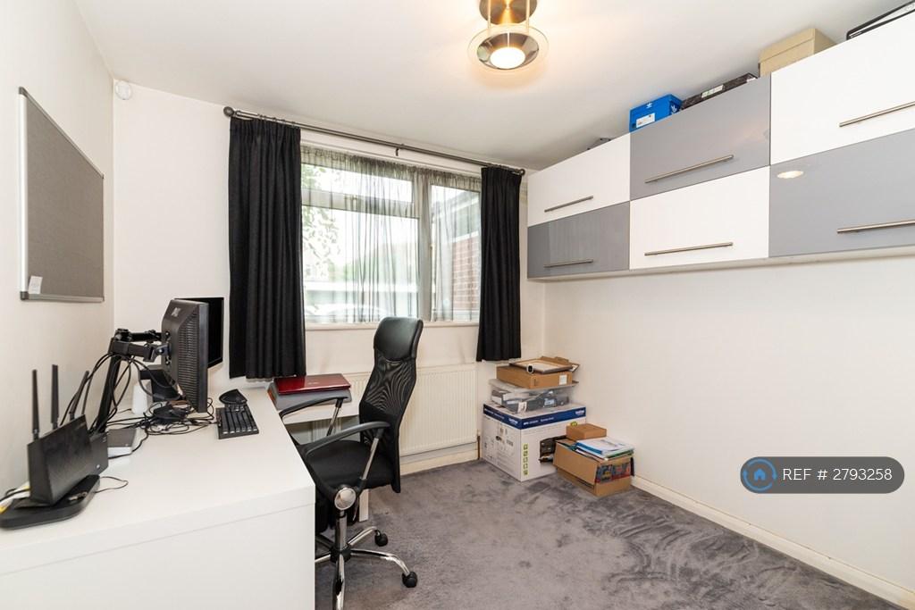 Double Bedroom 3 / Study