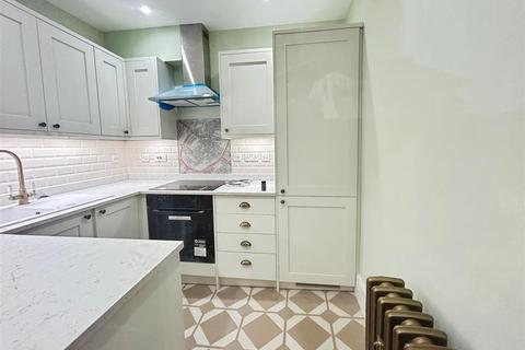 2 bedroom apartment to rent, Palace Street, Canterbury
