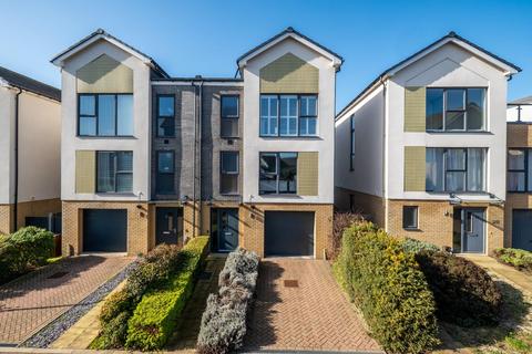 4 bedroom semi-detached house for sale, Westerly Way, St. Marys Island, Chatham