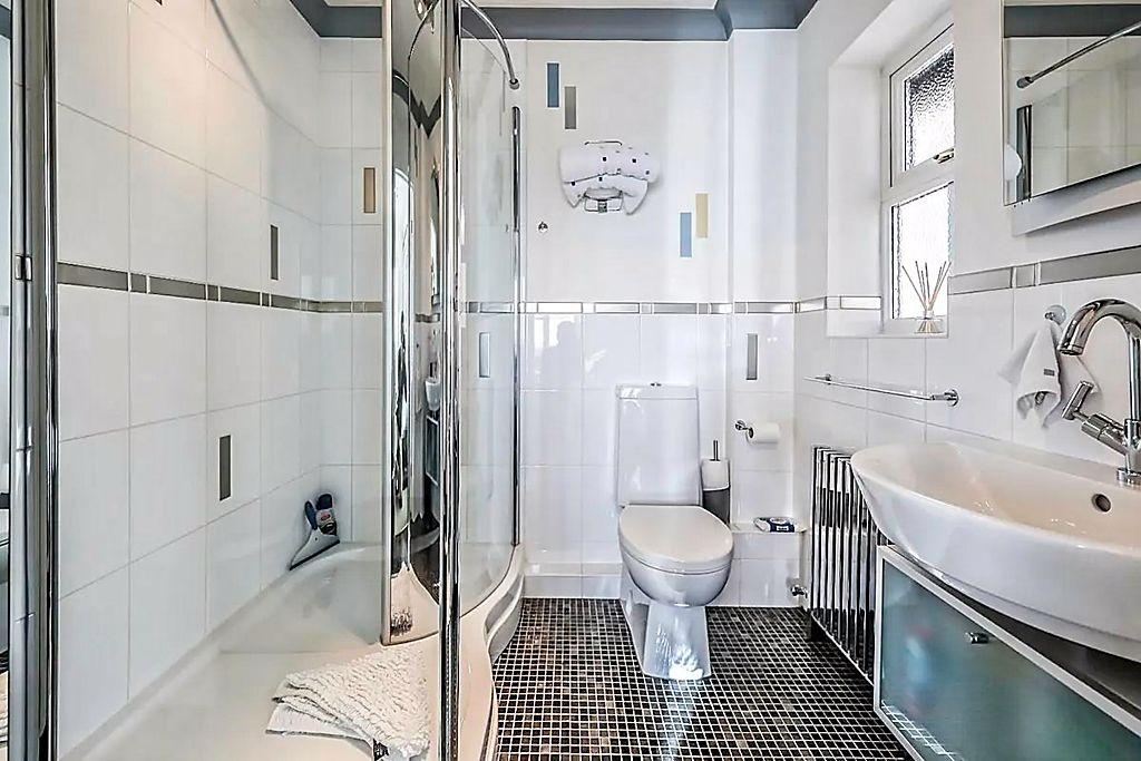 Bedroom 2 En-Suite