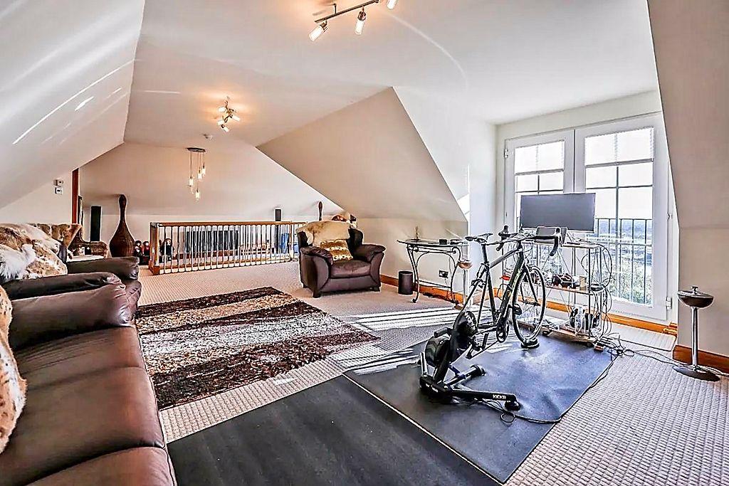 Bedroom 5 /...
