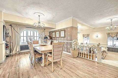 4 bedroom detached house for sale, St. Marys Road, South Benfleet