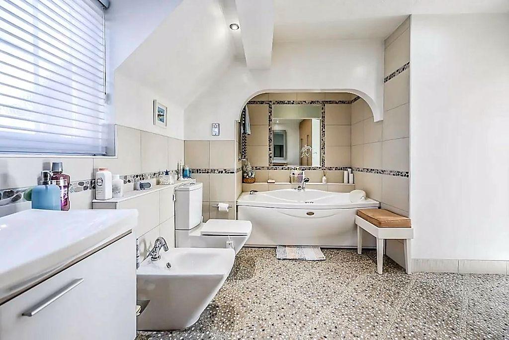Master En-Suite