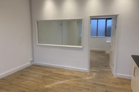 Property to rent, Burmarsh, Romney Marsh