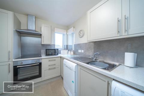 2 bedroom flat for sale, Silverlands Park, Buxton