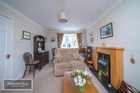 2 bedroom flat for sale, Silverlands Park, Buxton