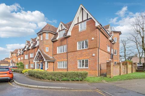 3 bedroom flat for sale, Oakfield Close, Amersham, Buckinghamshire, HP6 5TA