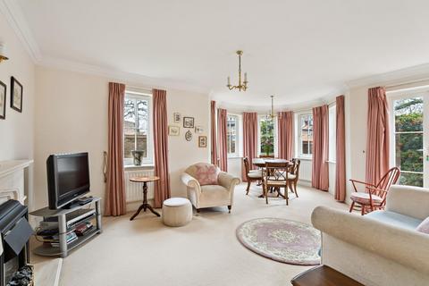 3 bedroom flat for sale, Oakfield Close, Amersham, Buckinghamshire, HP6 5TA