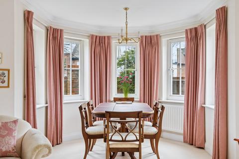 3 bedroom flat for sale, Oakfield Close, Amersham, Buckinghamshire, HP6 5TA