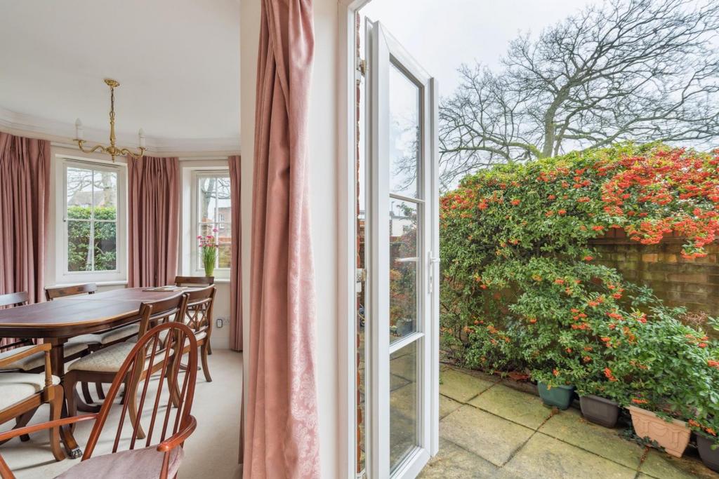 Direct Access to Communal Garden