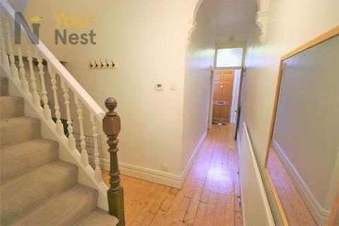 6 bedroom terraced house to rent, Ash Grove, Hyde Park, LS6 1AY