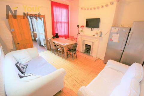6 bedroom terraced house to rent, Ash Grove, Hyde Park, LS6 1AY